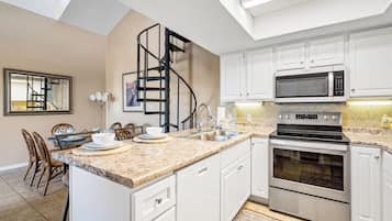 Fridge, microwave, stovetop, dishwasher