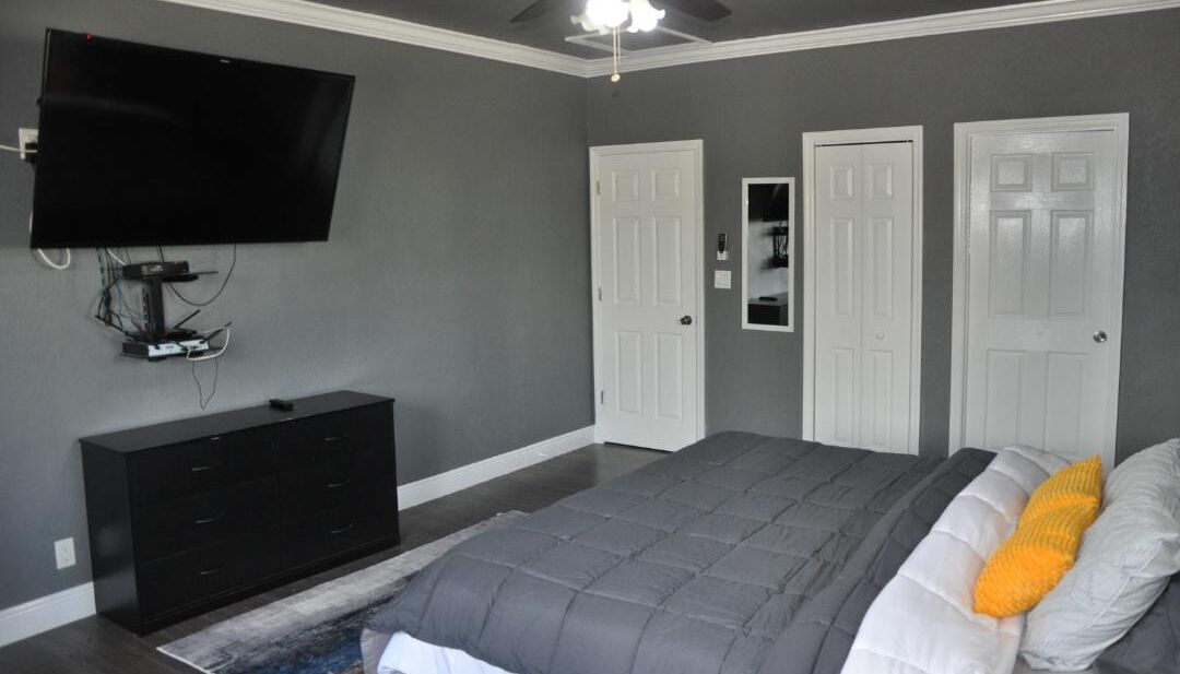 3 chambres, fer et planche à repasser, Wi-Fi, draps fournis