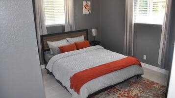 3 bedrooms, iron/ironing board, WiFi, bed sheets