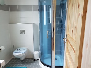 Shower, hair dryer, soap, toilet paper - Spreeblick vacation apartment directly on the old Spree with lots of nature and relaxation (Grünheide)