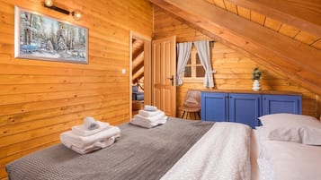 3 bedrooms, iron/ironing board, WiFi, bed sheets