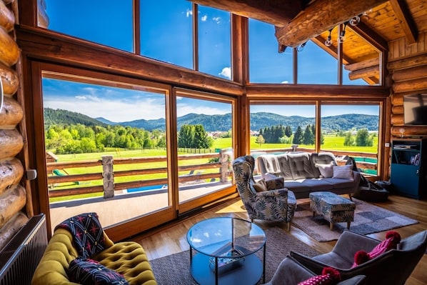 Living area - Log Home Mountain Mama - Charming Wooden Cottage with Wellness Amenities (Ravna Gora)