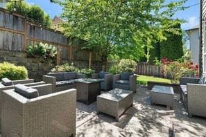 Terrace/patio - Stylish 3 Bedroom Family Home (Beaverton)