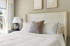 3 Schlafzimmer, Schreibtisch, Bügeleisen/Bügelbrett, Reisekinderbett