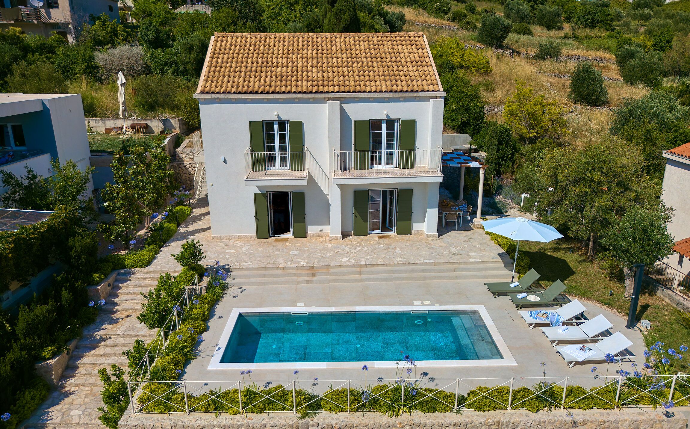 Hồ bơi ngoài trời 