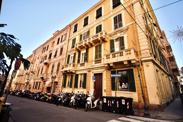 Front of property - De Angelis Central House (Sanremo)