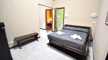 Apartment | 2 bedrooms, iron/ironing board, cots/infant beds, free WiFi