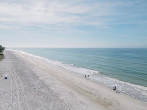 Am Strand, Liegestühle, Strandtücher