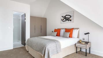 Executive One Bedroom Suite Sofa Bed | In-room safe, desk, laptop workspace, blackout drapes