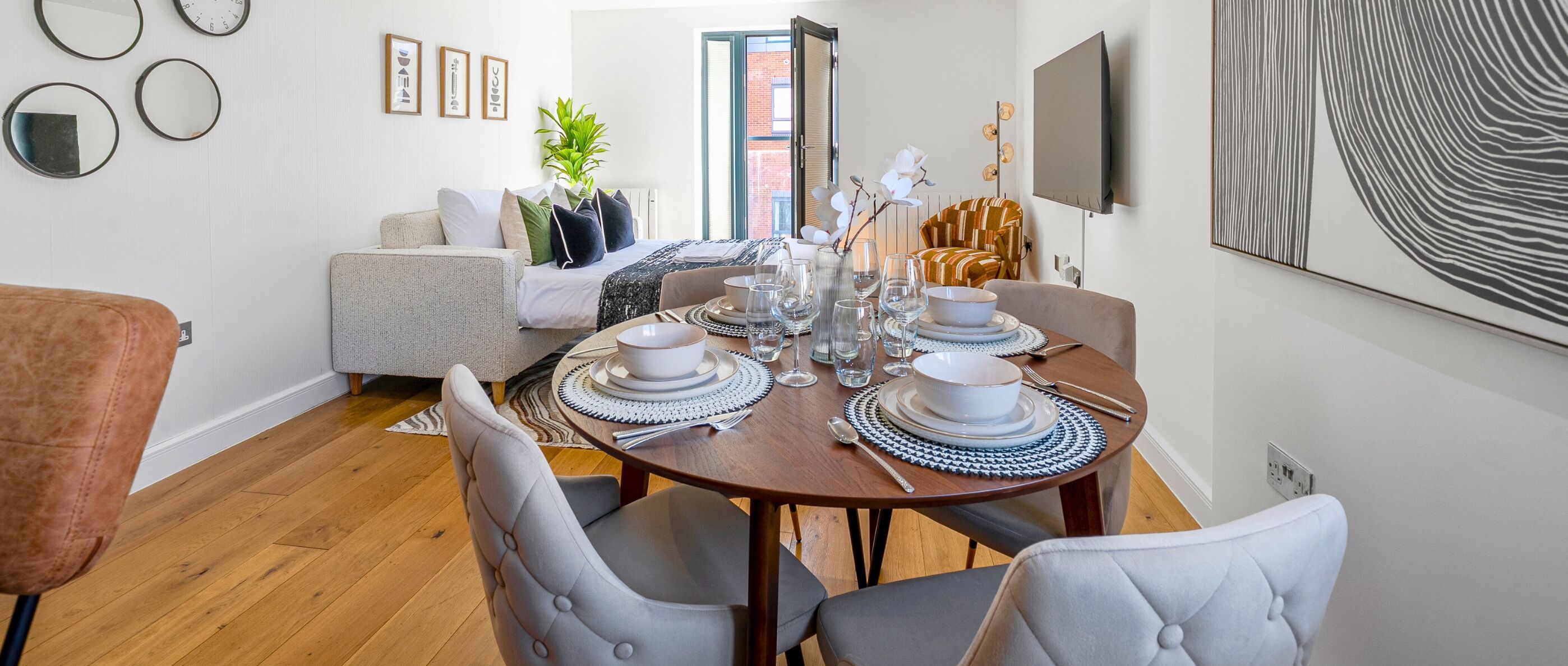Comfort Apartment, 2 Bedrooms, Private Bathroom | In-room dining