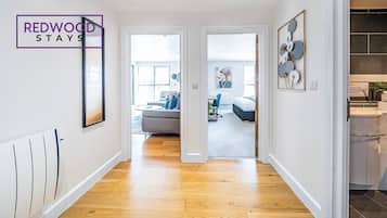 Comfort-huoneisto, 2 makuuhuonetta, parveke, kaupunkinäköala | 2 makuuhuonetta, silitysrauta/-lauta, ilmainen Wi-Fi, vuodevaatteet