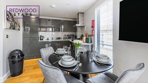 Comfort Apartment, 2 Bedrooms, Balcony, City View | In-room dining - High Street Apartments By REDWOOD STAYS (Camberley)