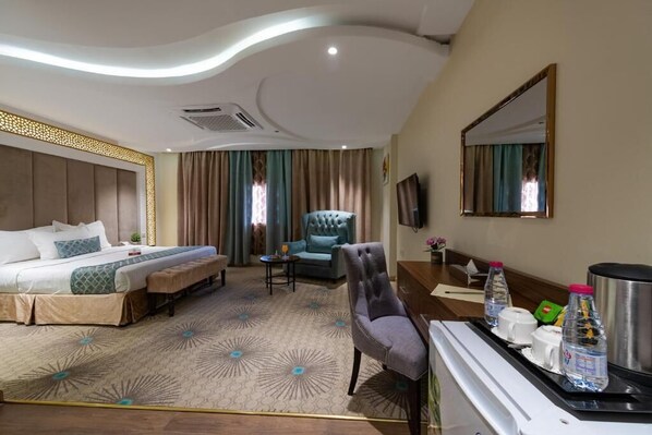 クラシック スタジオスイート | アイロン / アイロン台、WiFi (無料)、ベッドシーツ