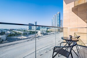 Outdoor dining - Delightful 1BR Apartment in Azizi Riviera 22, Al Merkadh by Deluxe Holiday Homes (Dubai)