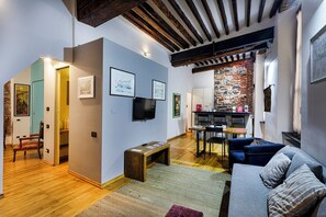 Apartment | Living area - Alle Mura del Molo Apartment  (Genoa)