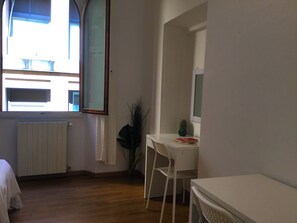4 habitaciones, tabla de planchar con plancha y wifi gratis 