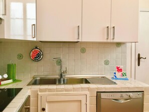 Kühlschrank, Ofen, Herdplatte, Geschirrspüler