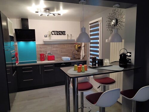 Detached house with garden.  Between  Paris & Disney . Wi-Fi & Break fast  Free