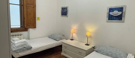 3 habitaciones, tabla de planchar con plancha y wifi gratis