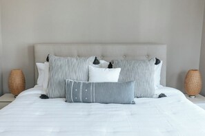 1 dormitorio, tabla de planchar con plancha, wifi y ropa de cama