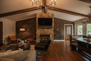 Smart TV, fireplace, video games, offices - Blue Ridge Haven is packed with luxury and family fun including a Hot Tub, Creekside Fire Pit, Game Room, Private Yard with Playset, and Back Deck with Grill. Your stay is owned and managed by a four time AirBnB Superhost. (Blue Ridge)