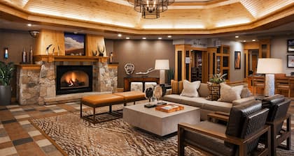 Cozy 1-bedroom/1BA villa, sleeps 4, fireplace, free WIFI & kitchen in Avon