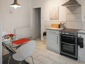 Dishwasher, cookware/dishes/utensils