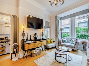 Living area - 6 bedroom accommodation in York (York)