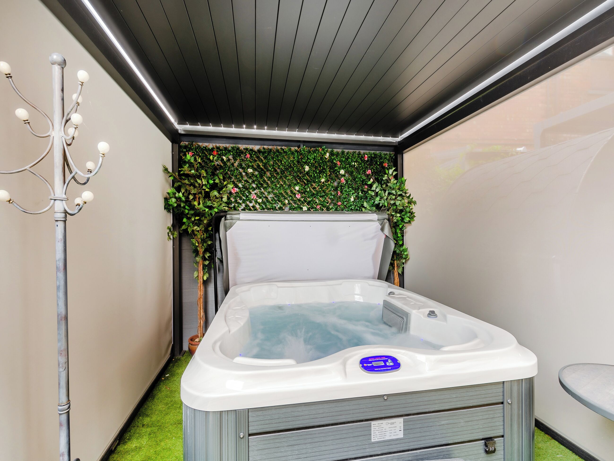 Indoor spa tub