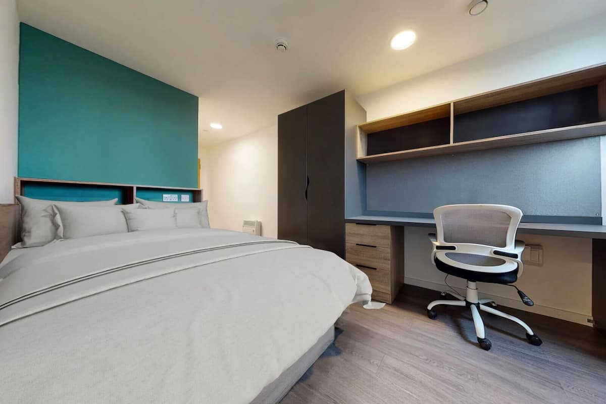 Cortinas blackout, tabla de planchar con plancha y wifi gratis