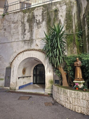 Sunshine Apartment - A short walk from the sea and the historic center of Salerno