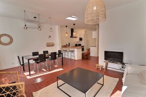 TV - Spacious T3 in the heart of Marseille (Marseille)