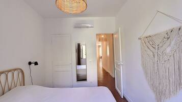 2 slaapkamers, een strijkplank/strijkijzer, wifi, beddengoed