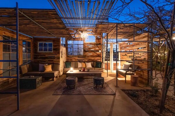 Terrace/patio - Pool - Spa - Views -  5Min > Park - Quiet Compound (Joshua Tree)