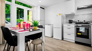 Private kitchen - Luxury New House,  Birmingham (Birmingham)