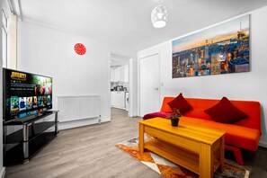 TV - Luxury New House,  Birmingham (Birmingham)