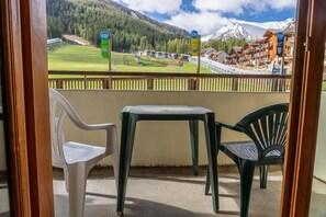 Unclassified image, 5 of 9, button - 50m from ski slopes, 1st floor, view ski slopes, fitness, swimming pool, sauna, terrace, tv (Les Orres)