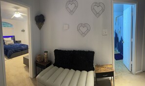 4 bedrooms, in-room safe, desk, iron/ironing board