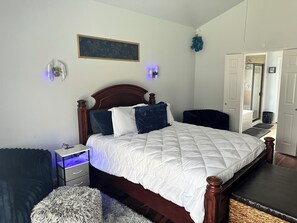 4 bedrooms, in-room safe, desk, iron/ironing board