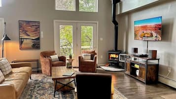 Smart TV, fireplace, video games