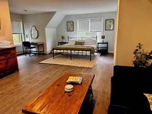 3 Schlafzimmer, Schreibtisch, Bügeleisen/Bügelbrett, Reisekinderbett