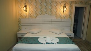 Chambre Deluxe, vue montagne | 1 chambre, literie hypoallergénique, coffres-forts dans les chambres