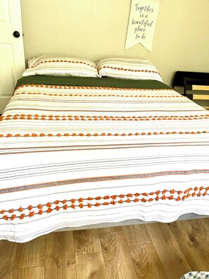 2 chambres, fer et planche à repasser, Wi-Fi, draps fournis