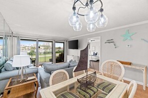 Smart TV - Spacious 2BR Edgewater Resort Condo w/ Golf Course Views & Patio (Panama City Beach)