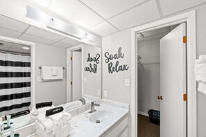 Doccia, asciugacapelli, asciugamani