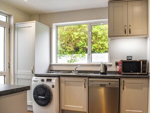 Dishwasher, high chair - 4 bedroom accommodation in Perranporth (Perranporth)