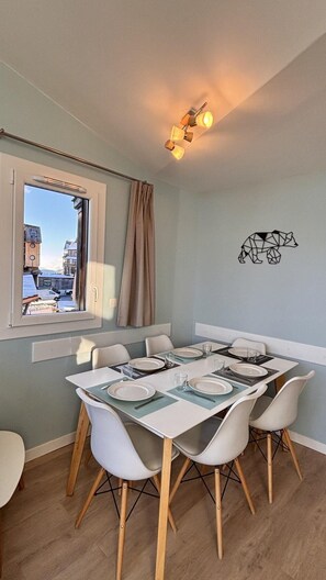 Dining - 50m from resort center, 5th floor, view mountain, balcony, tv, ski locker, 41m², Avoriaz (Avoriaz)