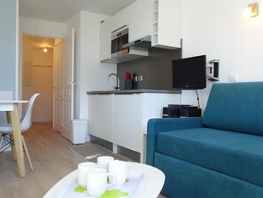 Living area - 50m from resort center, 5th floor, view mountain, balcony, tv, ski locker, 41m², Avoriaz (Avoriaz)