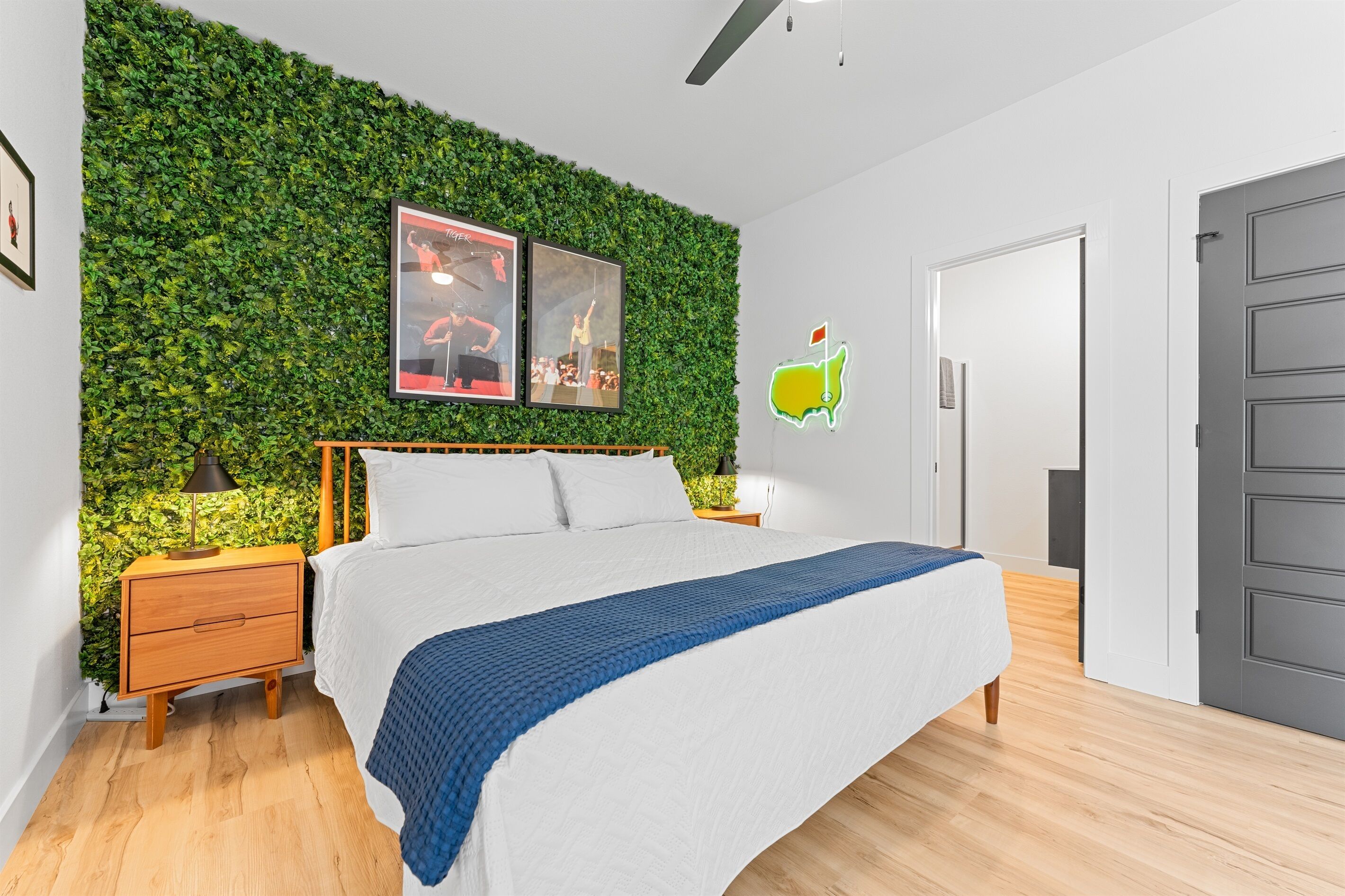 9 camere, una scrivania, ferro/asse da stiro, culla da viaggio