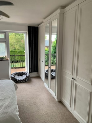 House | 6 bedrooms, iron/ironing board, free WiFi, bed sheets